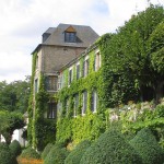 Chambres hotes Loire, la maison vue du jardin à la française