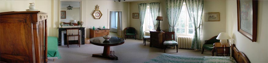The yellow guest room, panoramic view